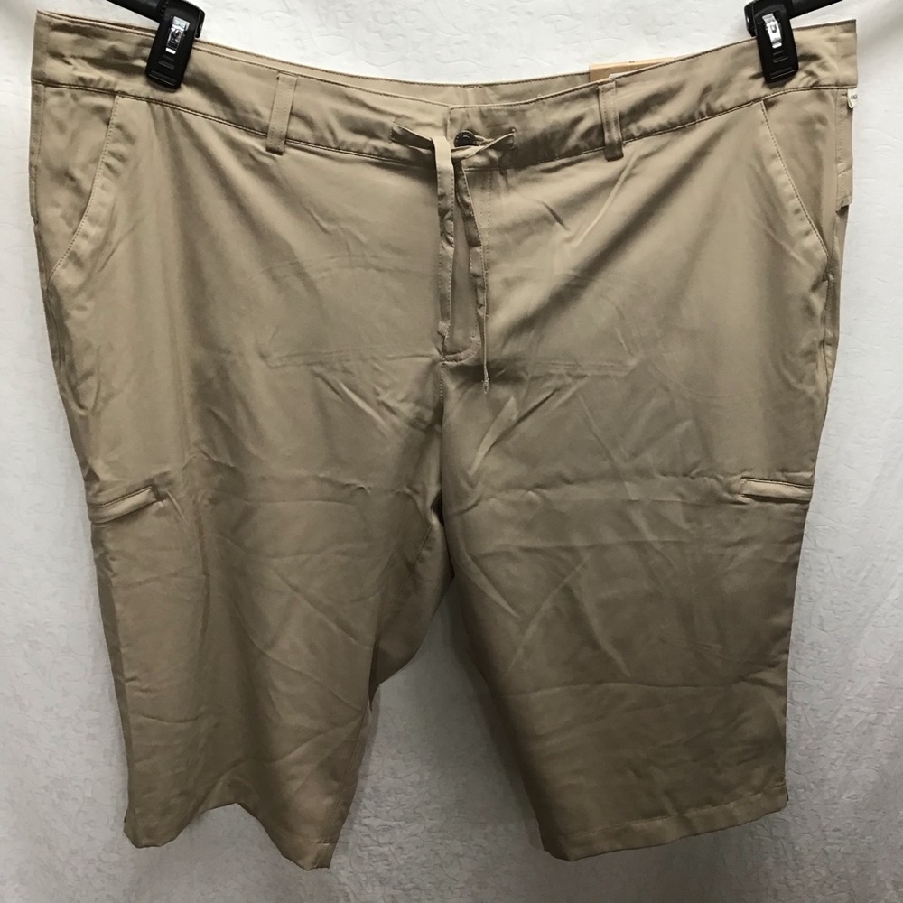 Women’s Magellan Outdoors fish gear khaki capris